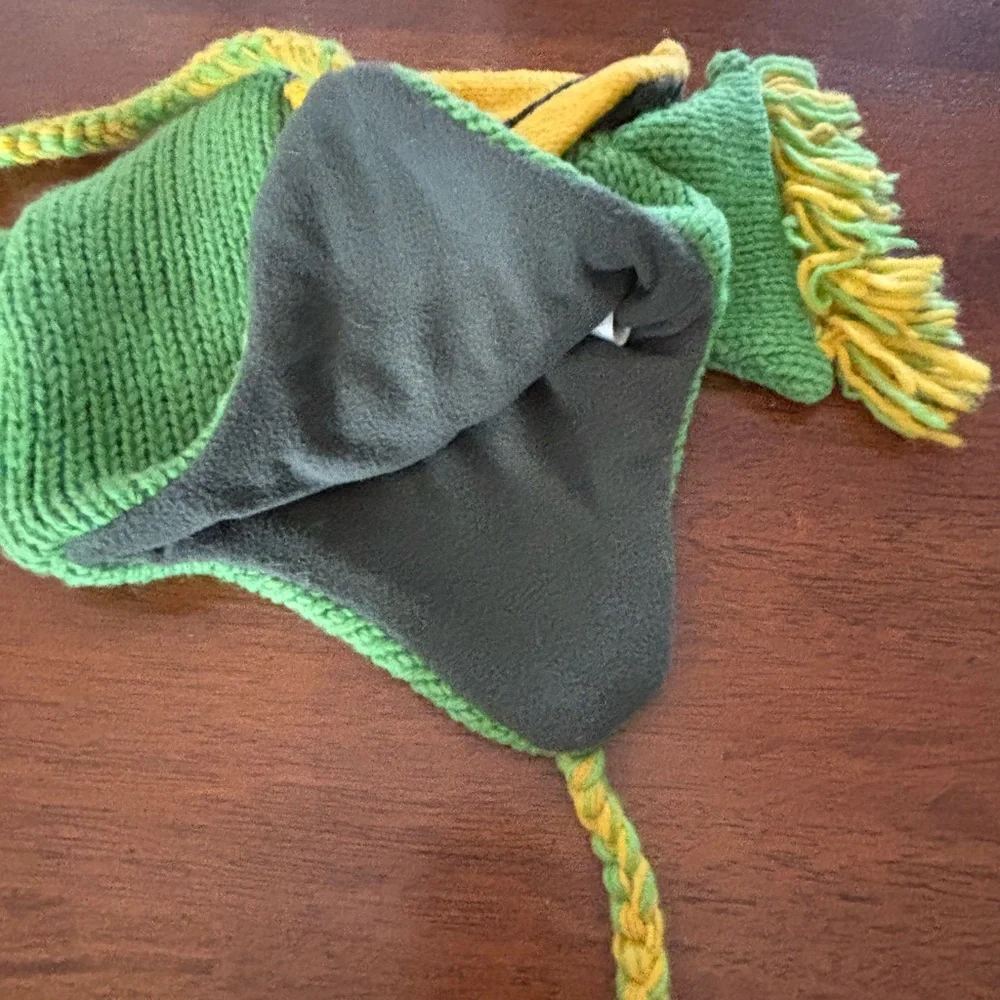 N/A green wool
